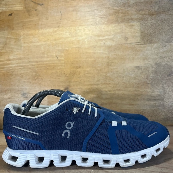 On Running Shoes - On Cloud 5 REFLECTIVE Womens Size 10.5 Running Shoes Sneakers Blue Silver